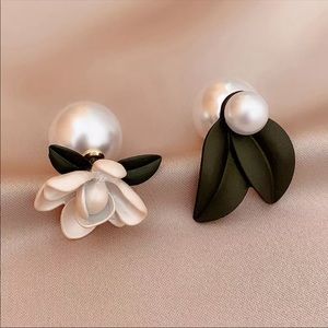Flower leaves pearls cuff earrings